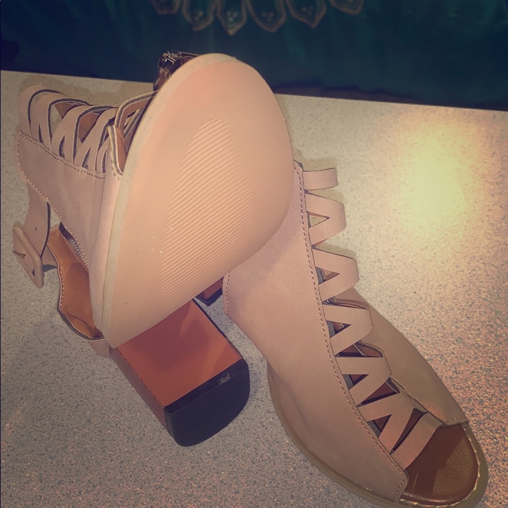 Nude chunky heel sandal - Picture 3 of 6